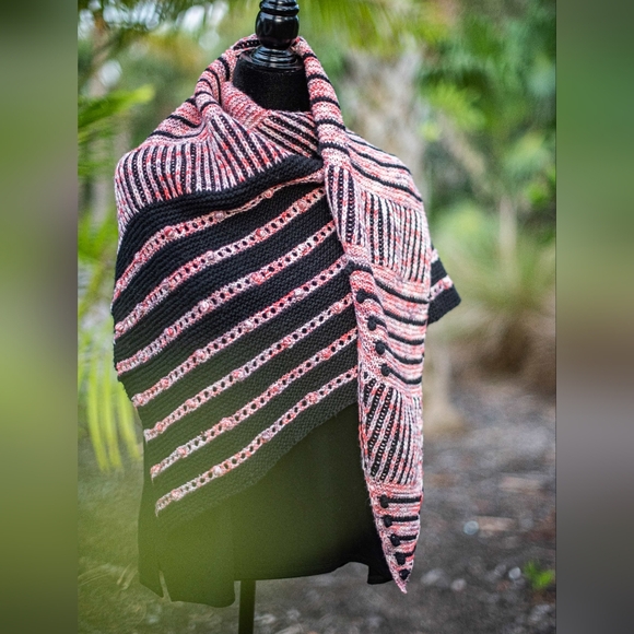 Gift With the Purchase of Any Three Shawls from my Collection. Not for sale - Picture 8 of 10